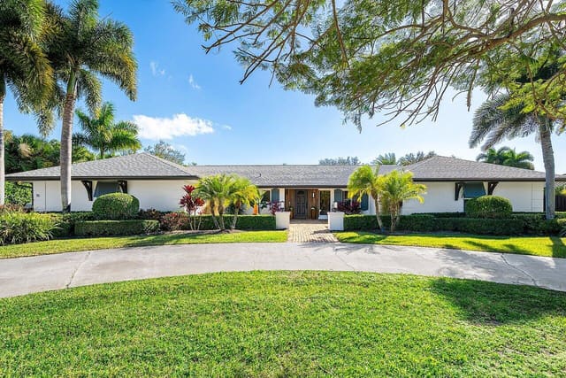 16 SE Turtle Creek Drive, sold in Turtle Creek Village, Jupiter, FL