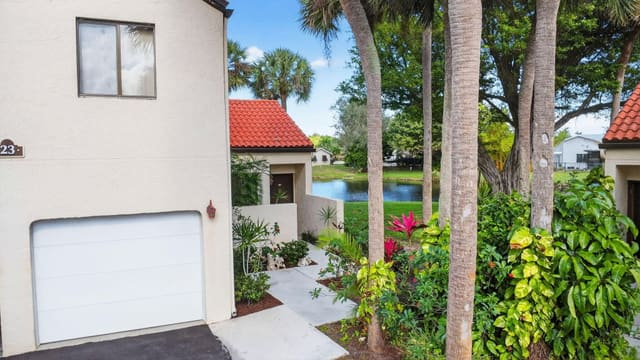 23 Via De Casas Sur 105, sold in South Lake Condo, Boynton Beach, FL