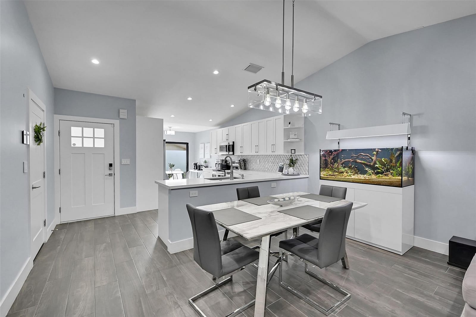 14 Afton Place — photo 4