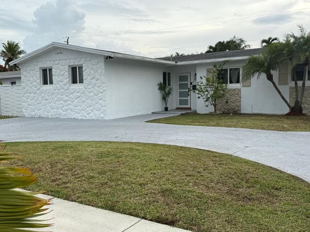 19500 SW 97th Place, sold in Cutler Ridge Manor Estate, Cutler Bay, FL