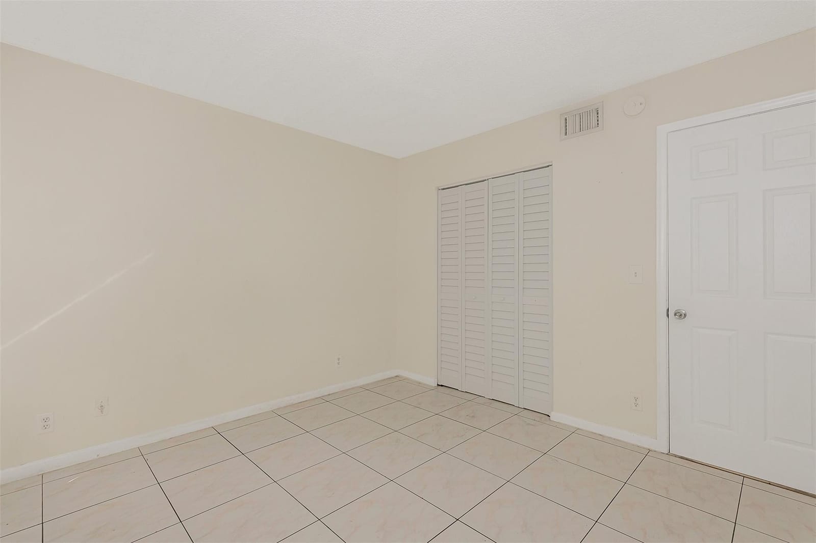 10201 NW 35th Street — photo 12
