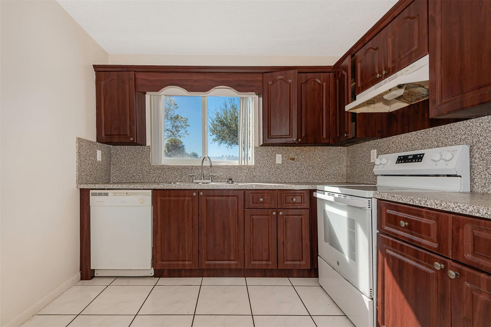 10201 NW 35th Street — photo 6
