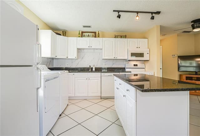 11 Vista Palm Lane 203, Vero Beach, FL 32962