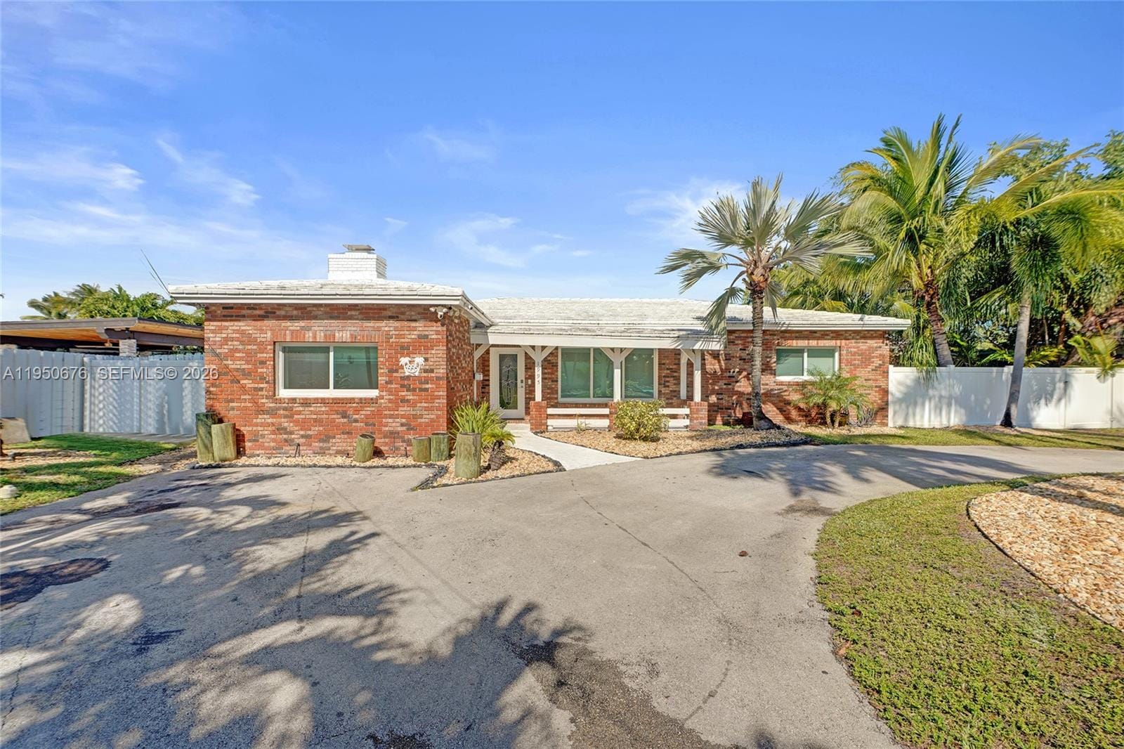 1995 N Hibiscus Drive — photo 12