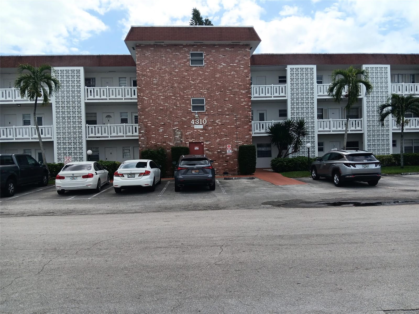 4310 NW 12th Court 203 — photo 3