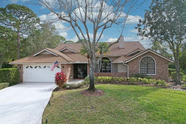 1118 SW Forest Hill Cove, Port St. Lucie, FL 34986