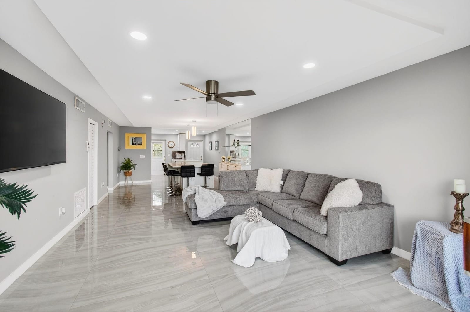 777 Jeffery Street 302 — photo 3