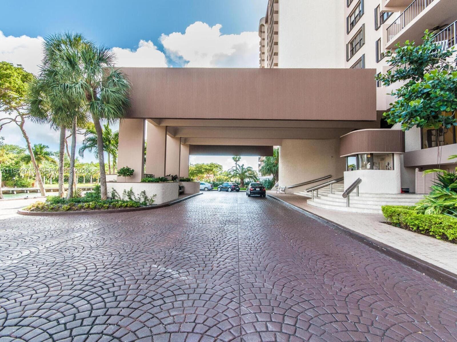 1800 NE 114th Street 1511, Miami, FL 33181 photo 2
