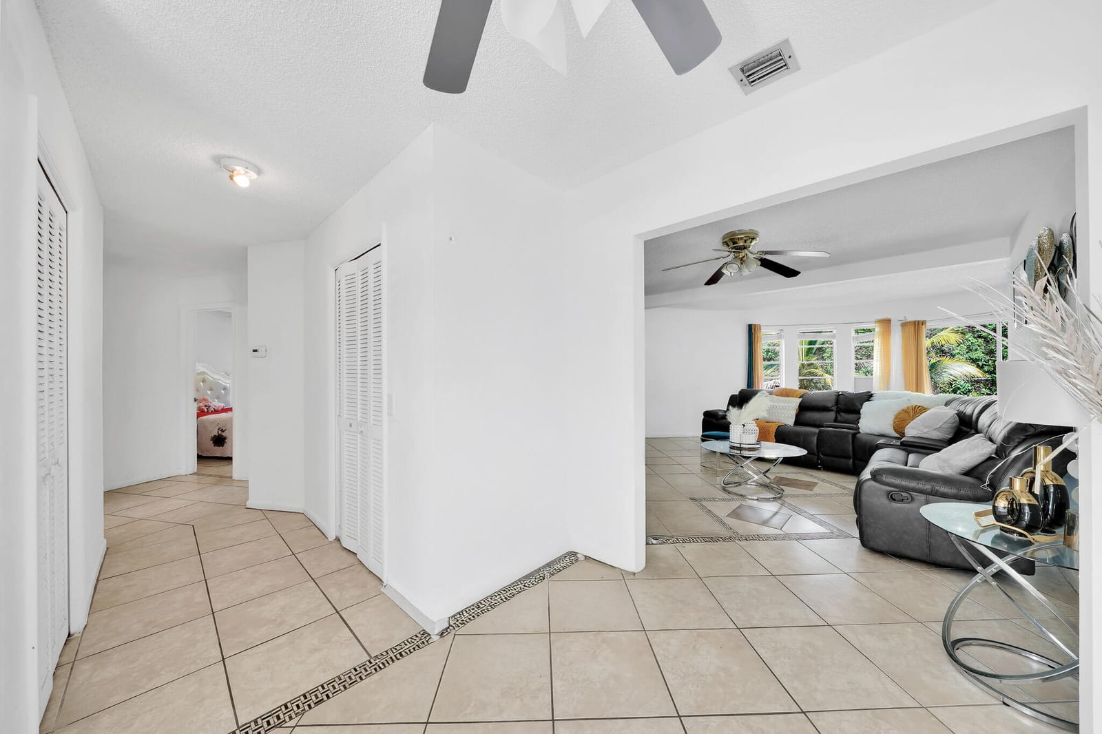 213 SE Eyerly Avenue — photo 3