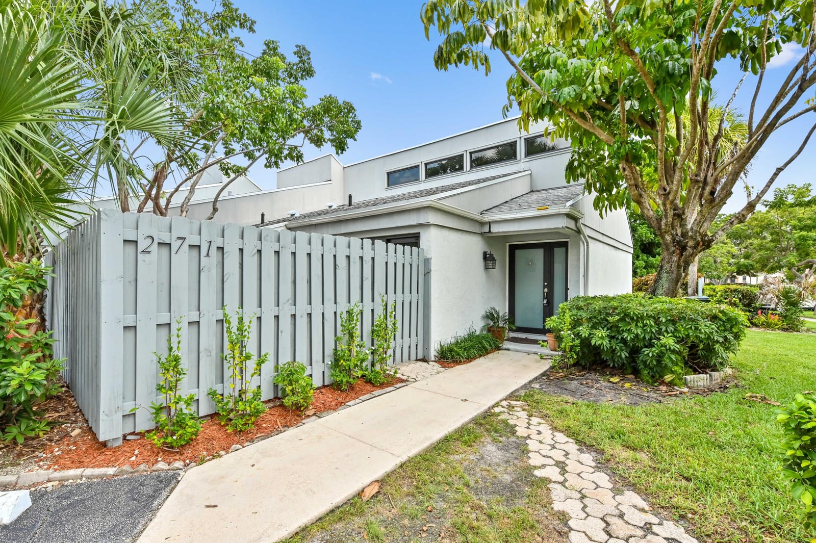 271 NW 15th Street — photo 3