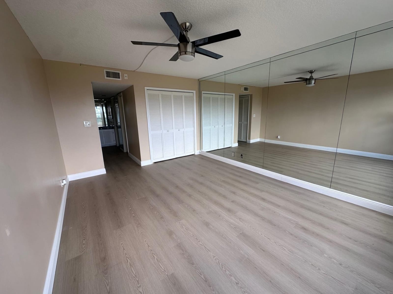 3850 Oaks Clubhouse Drive 403 — photo 8