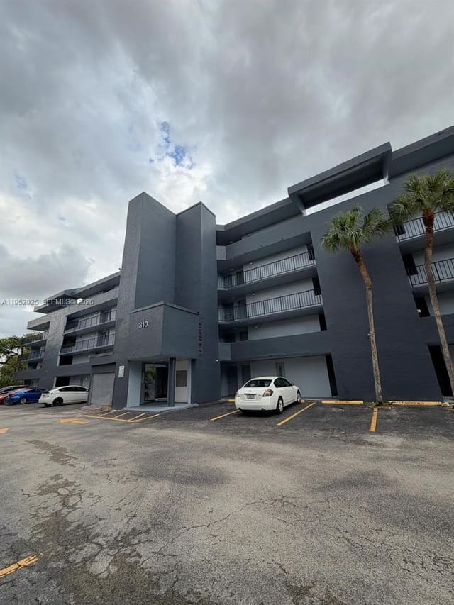 310 Fontainebleau Boulevard 206, The Greens, Miami, FL