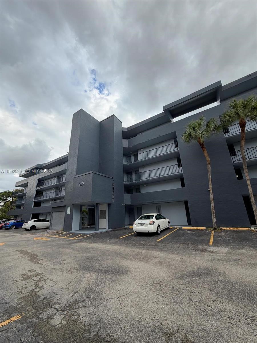 310 Fontainebleau Boulevard 206, Miami, FL 33172, Miami