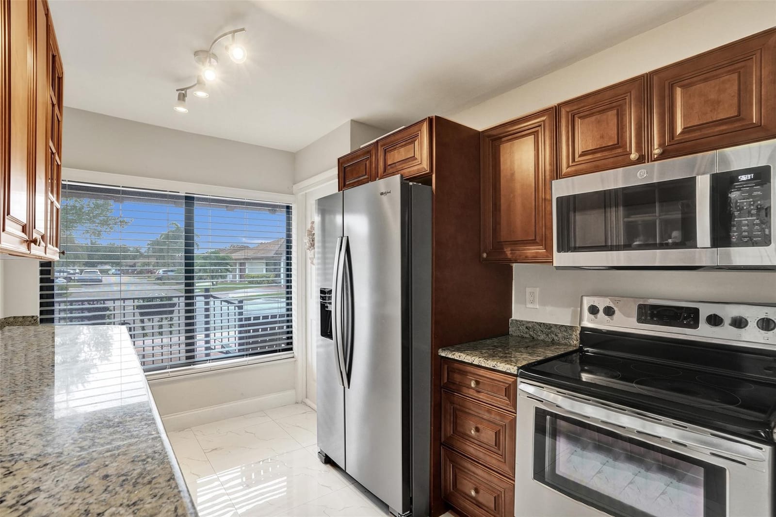 2273 SW 15th Place, Deerfield Beach, FL 33442 photo 10