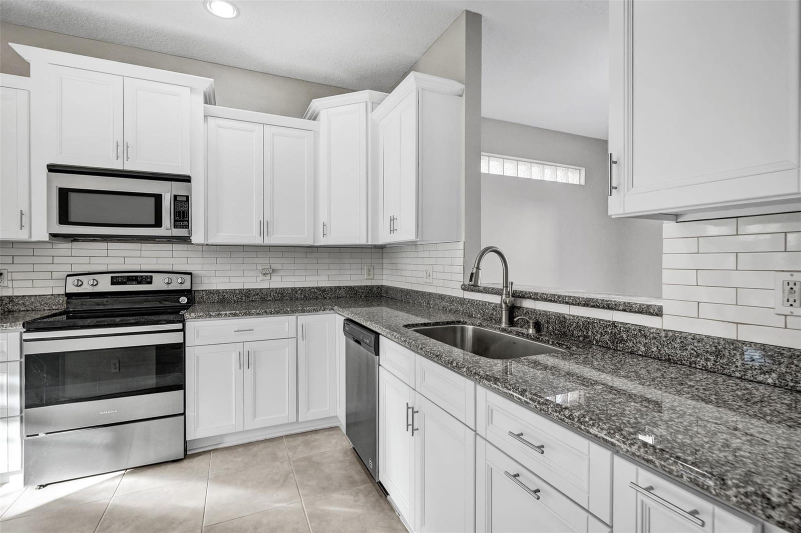 869 NW 127th Avenue, Coral Springs, FL 33071 photo 3