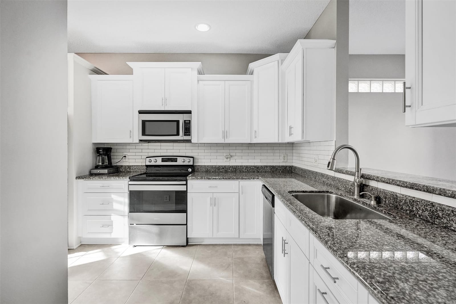 869 NW 127th Avenue, Coral Springs, FL 33071 photo 4
