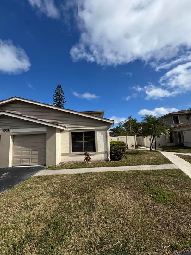 4339 Willow Pond Road D, sold in Lakeside Green Pl 8, West Palm Beach, FL