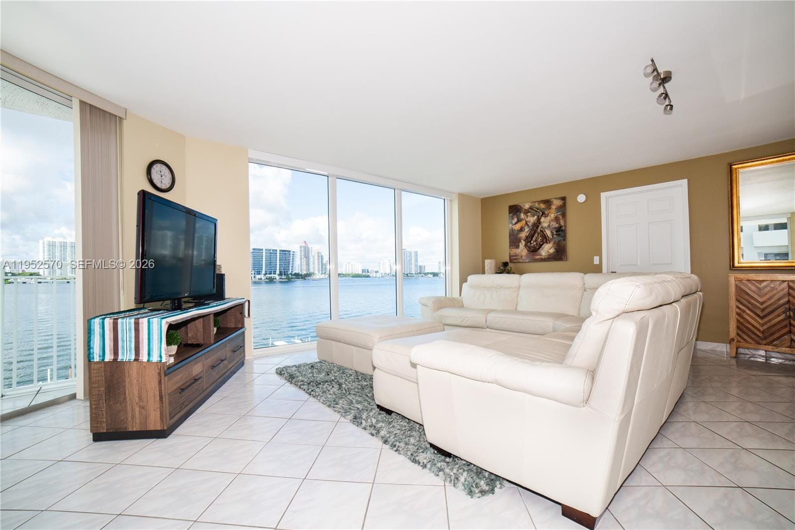 18000 N Bay Road 404, Sunny Isles Beach, FL 33160 photo 2