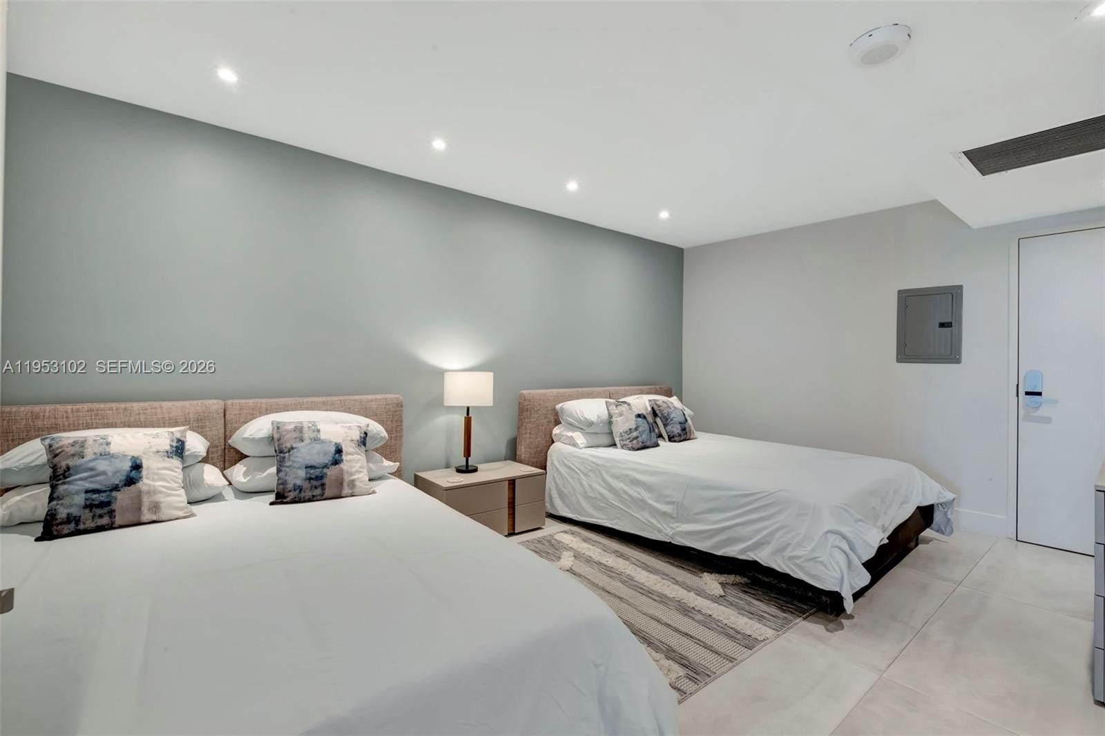 2301 Collins Avenue 634/635 — photo 11