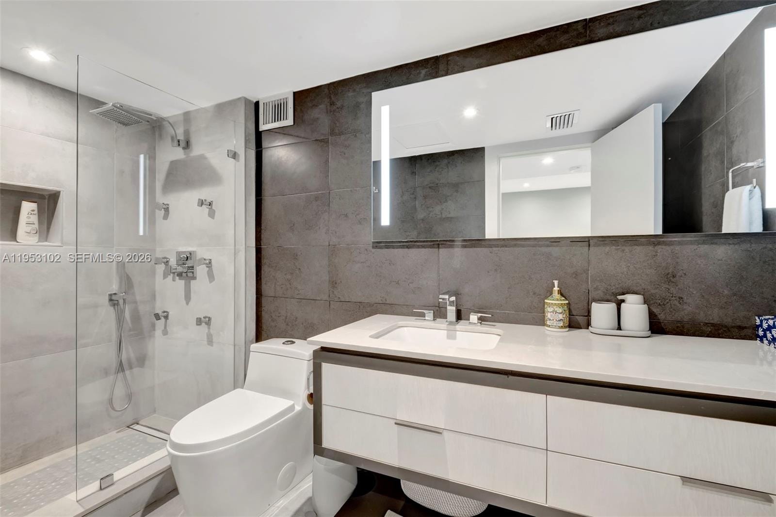 2301 Collins Avenue 634/635 — photo 12