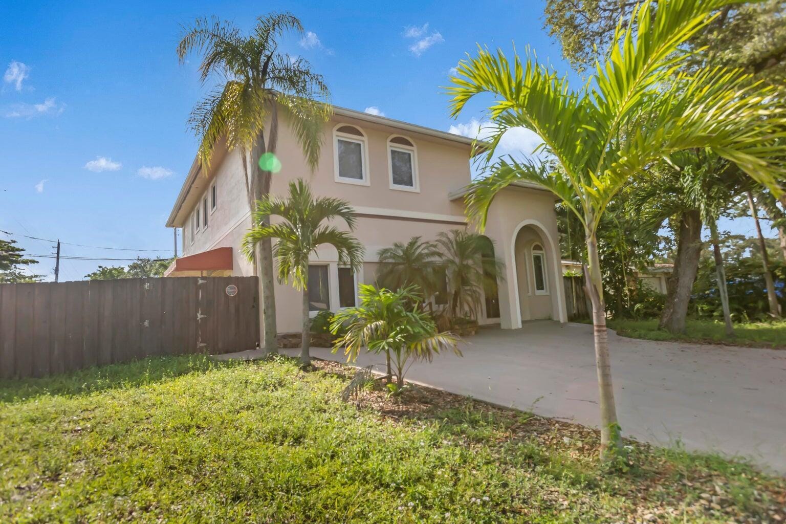 4500 SW 25th Terrace — photo 1