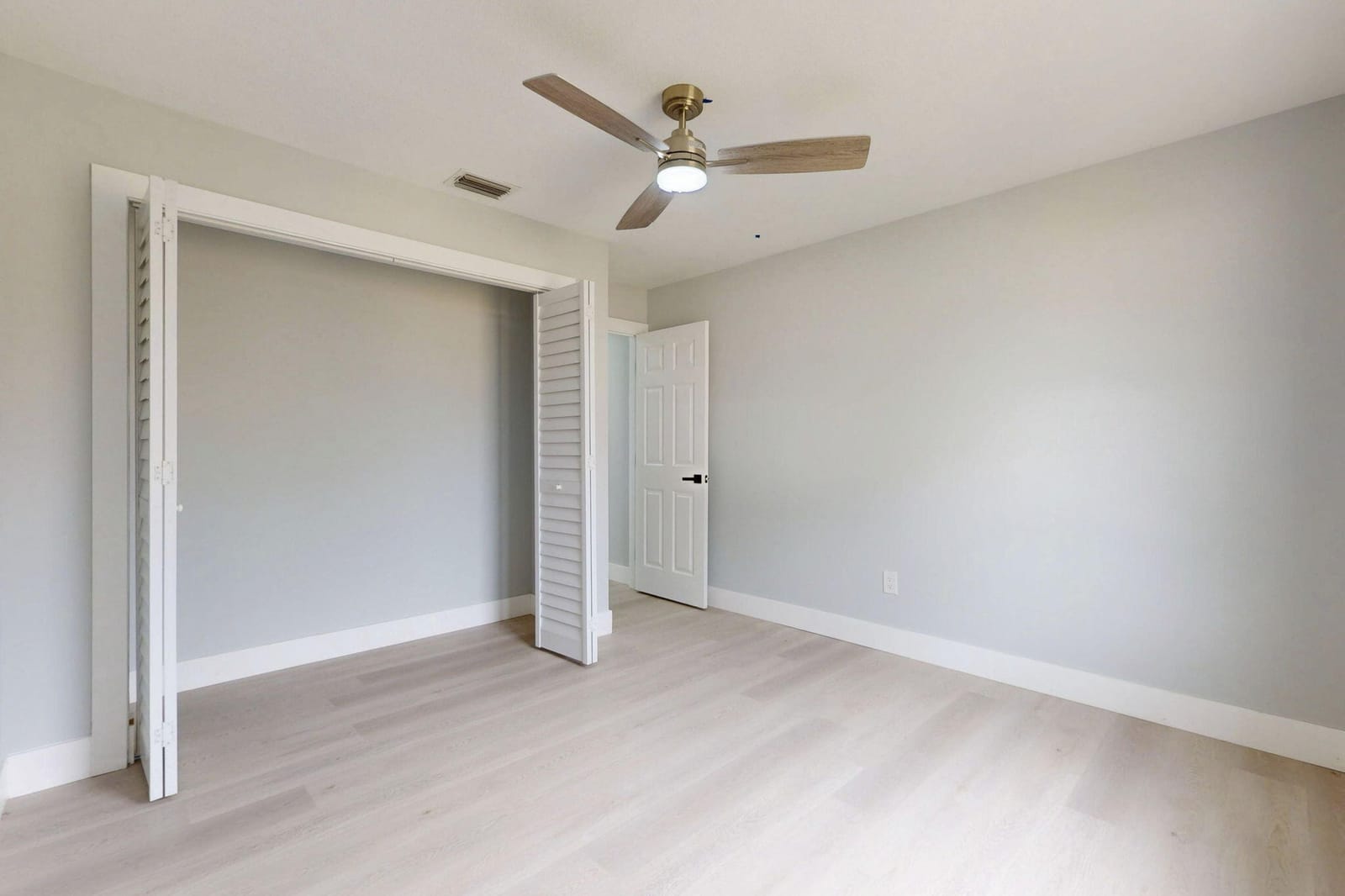 125 NE Jettie Terrace — photo 12