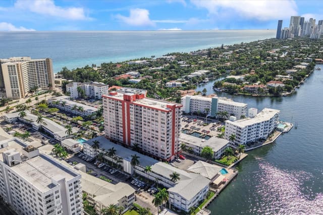 3161 S Ocean Drive 409, Clifton, Hallandale Beach, FL