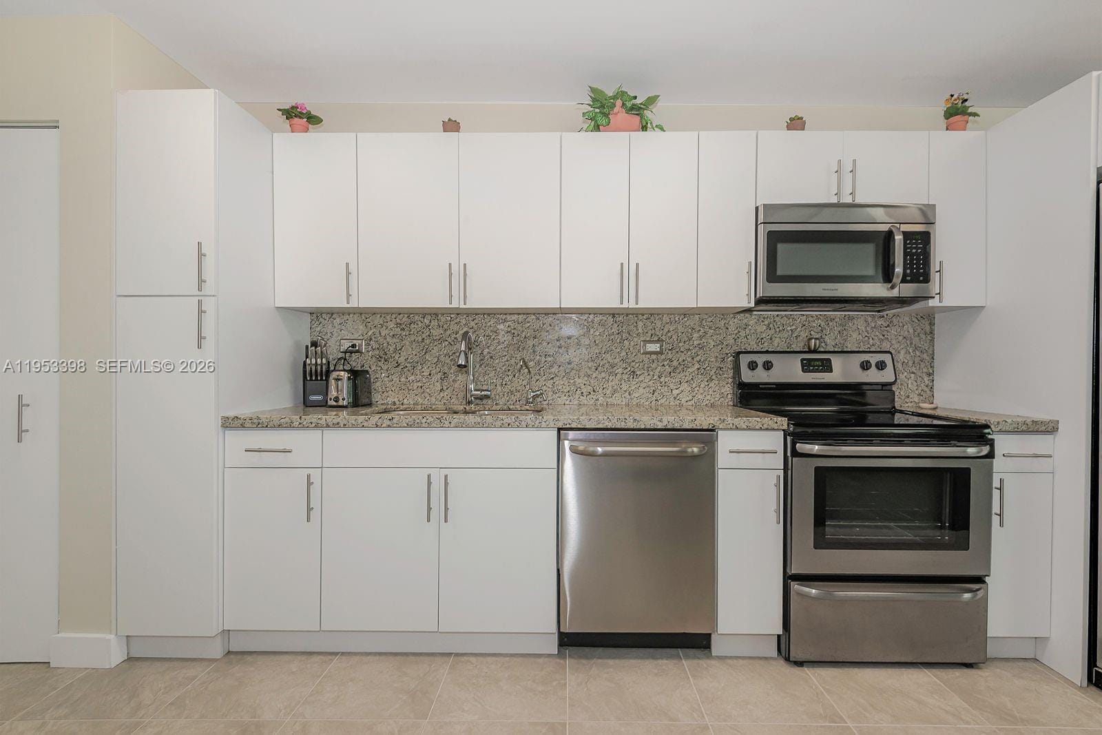 7135 Collins Avenue 722 — photo 8