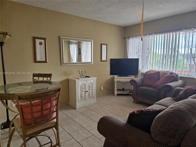 900 SW 11th Avenue 12A, Hallandale Beach, FL 33009