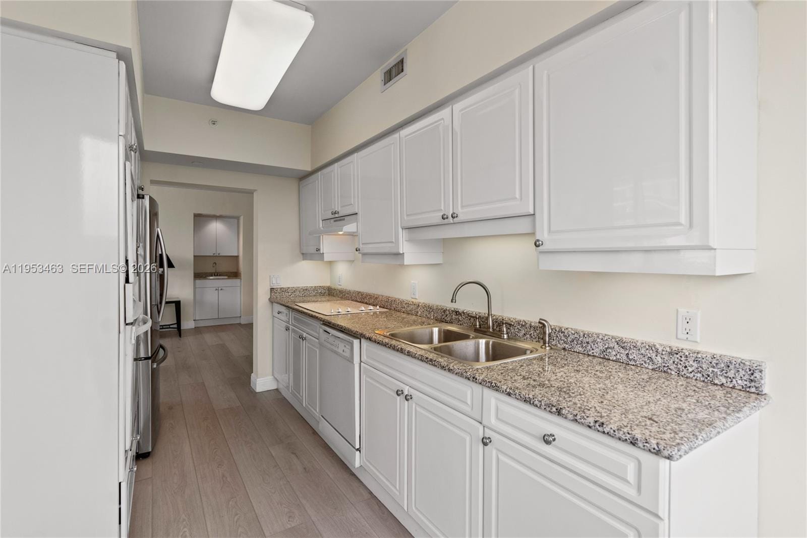 4775 Collins Avenue 507 — photo 10