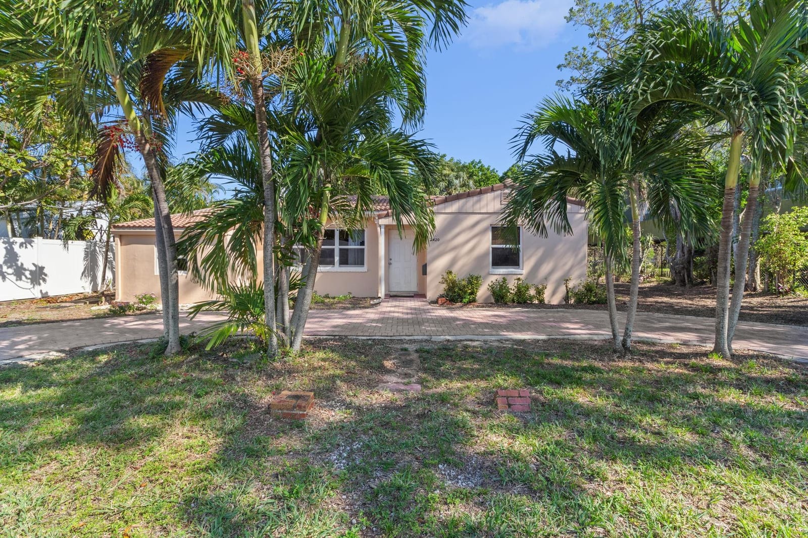 2420 NE 7th Avenue, Wilton Manors, FL 33305 photo 2