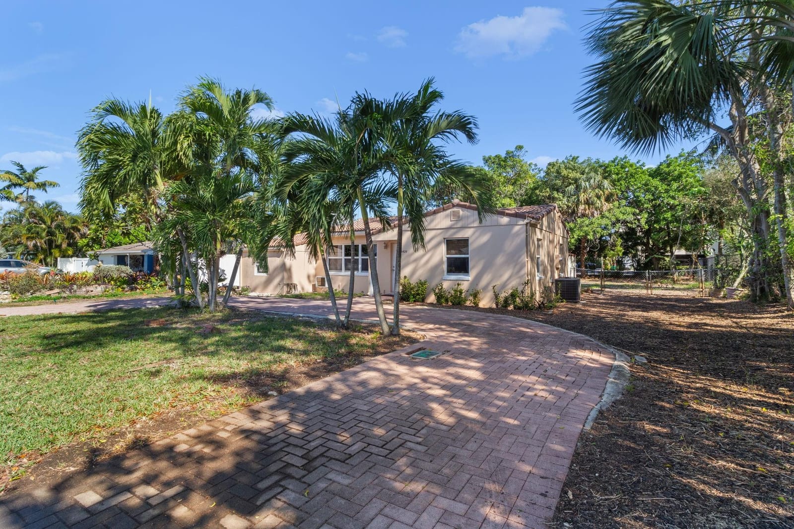 2420 NE 7th Avenue, Wilton Manors, FL 33305 photo 4
