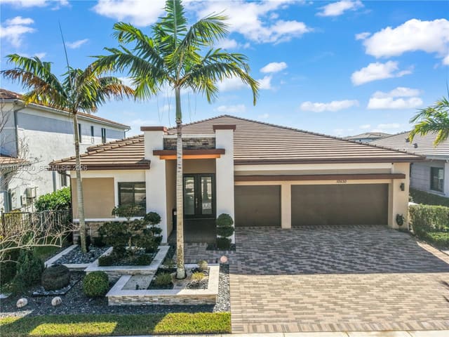 10530 S Lago Vista Circle, Parkland, FL 33076