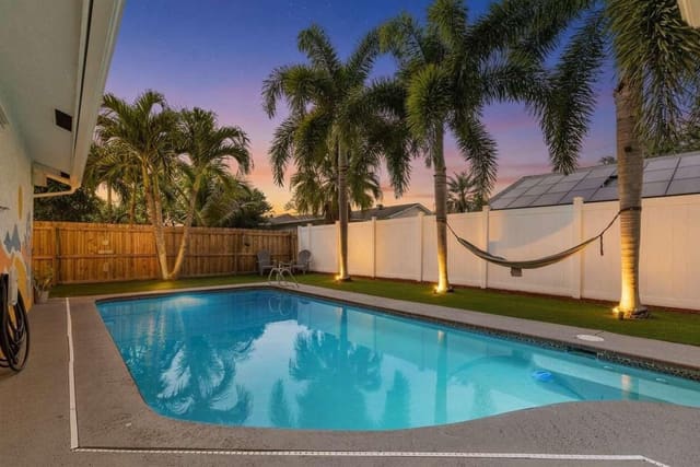 8101 Rose Marie Circle, sold in Le Chalet 04a, Boynton Beach, FL