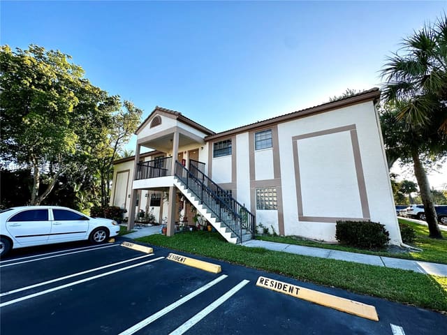 12262 Royal Palm Boulevard B8, sold in Grenadier Trace I Condo, Coral Springs, FL