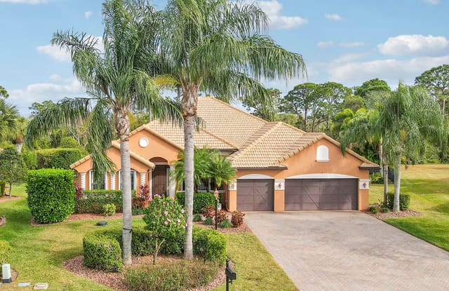 3055 NW Stoney Creek Avenue, sold in The Falls Of Jensen Beach, Jensen Beach, FL