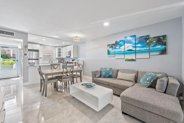 725 Lori Drive 111, Lakeside Village, Palm Springs, FL