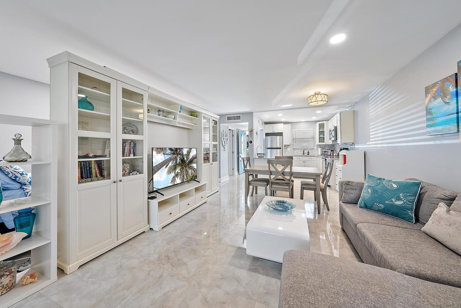 725 Lori Drive 111 — photo 2