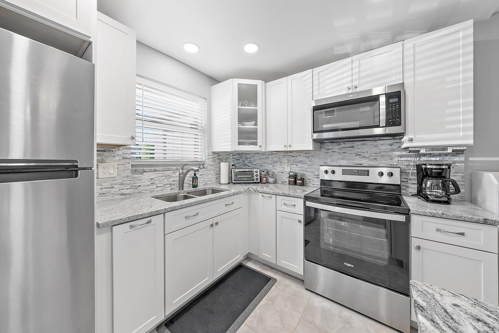 725 Lori Drive 111 — photo 3