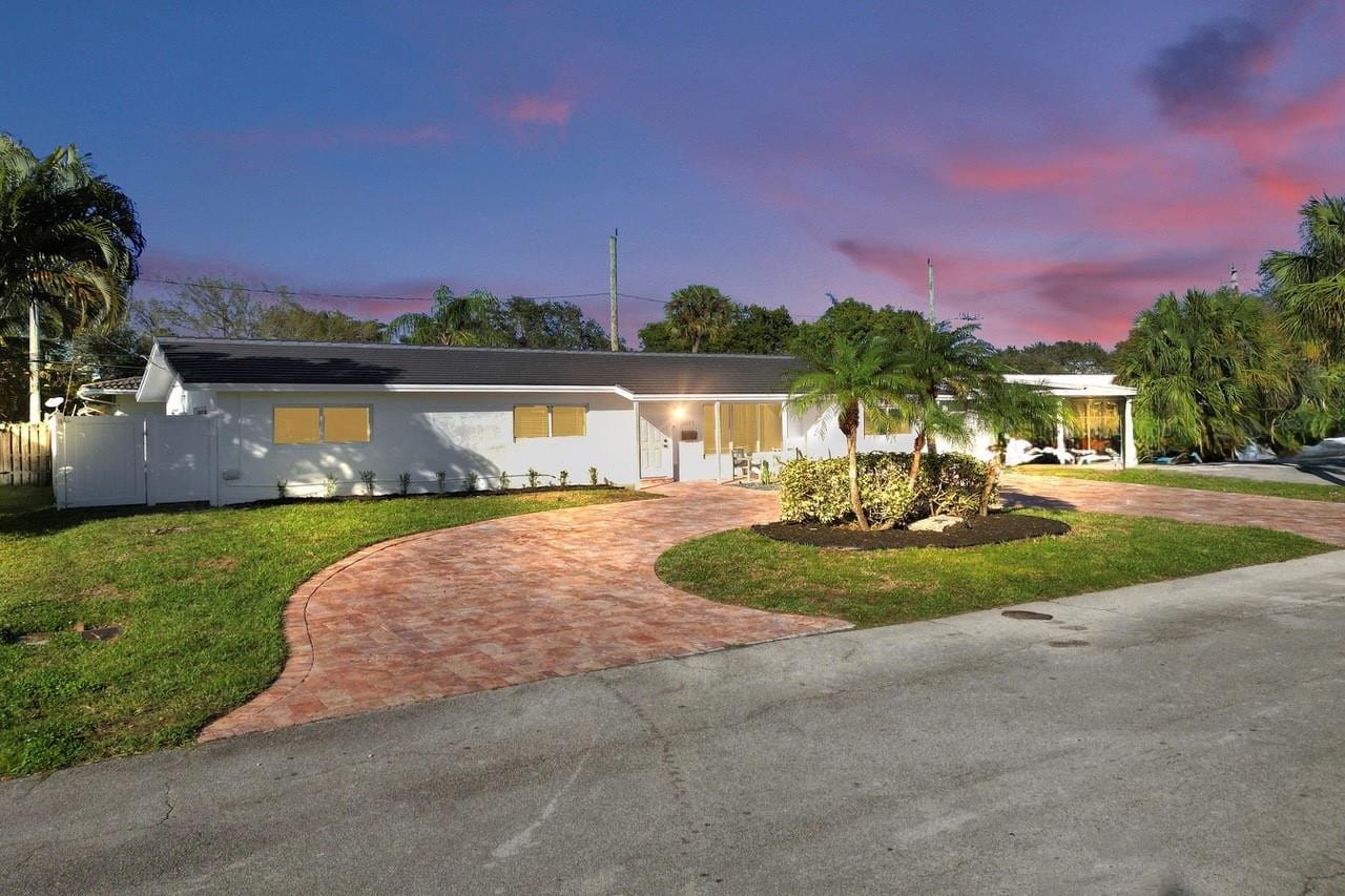 2011 NE 34th Street, Lighthouse Point, FL 33064