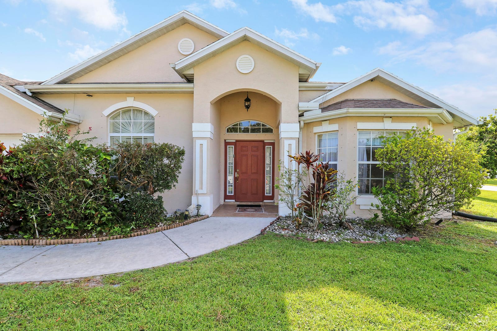 2085 SW Aladdin Street — photo 3