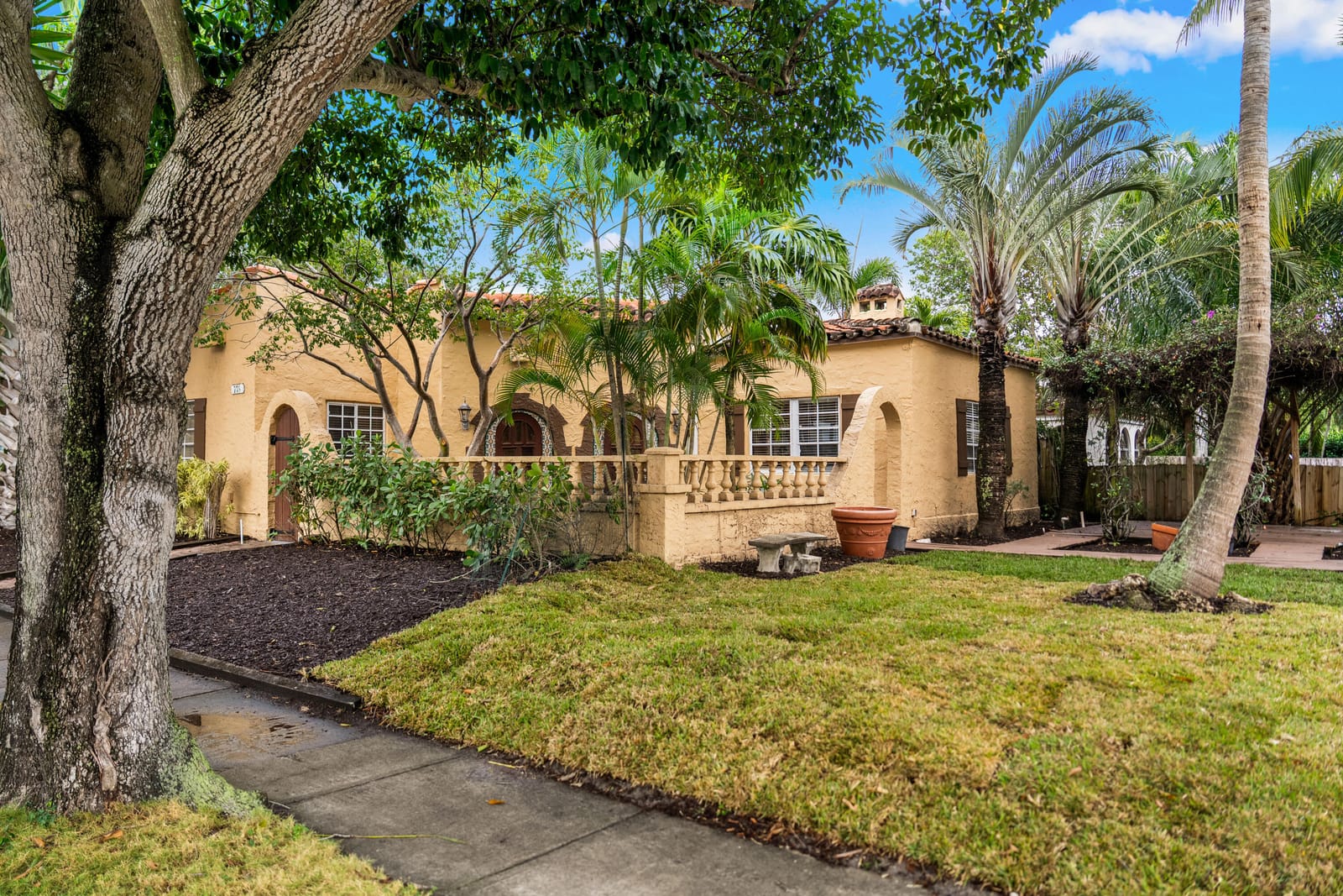 735 Colonial Road — photo 4