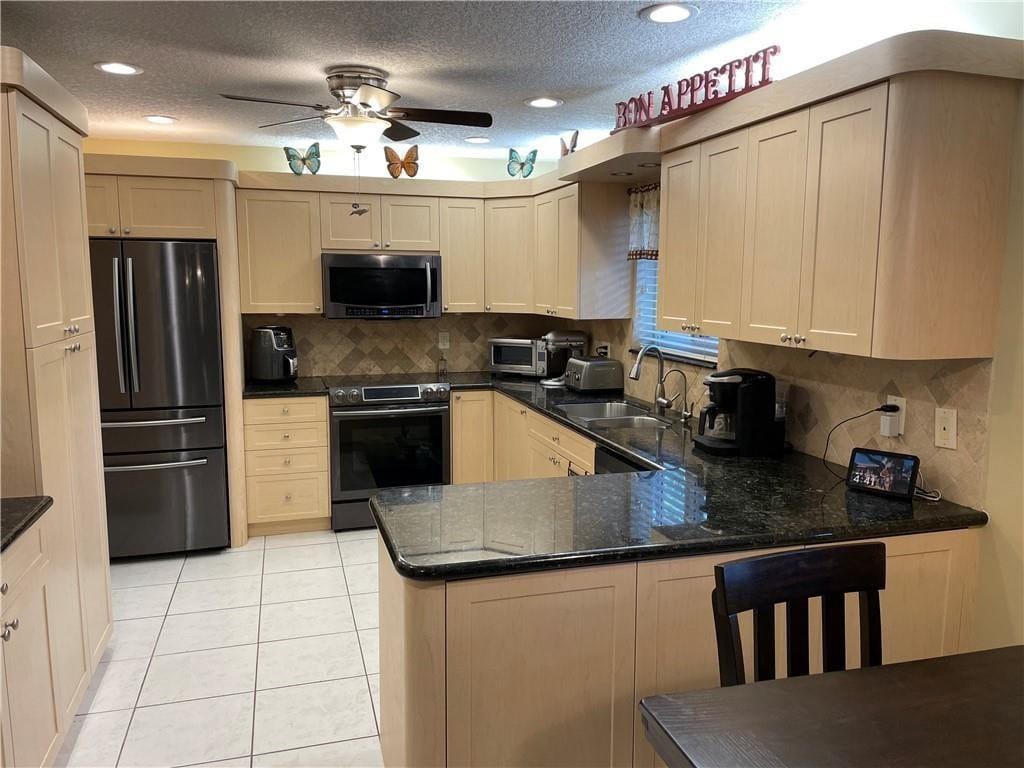 8581 27th Place — photo 3