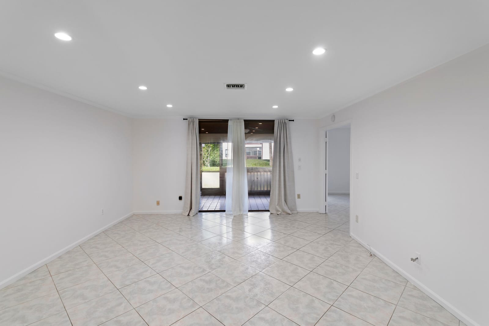 9352 Sabal Ridge Circle C — photo 10