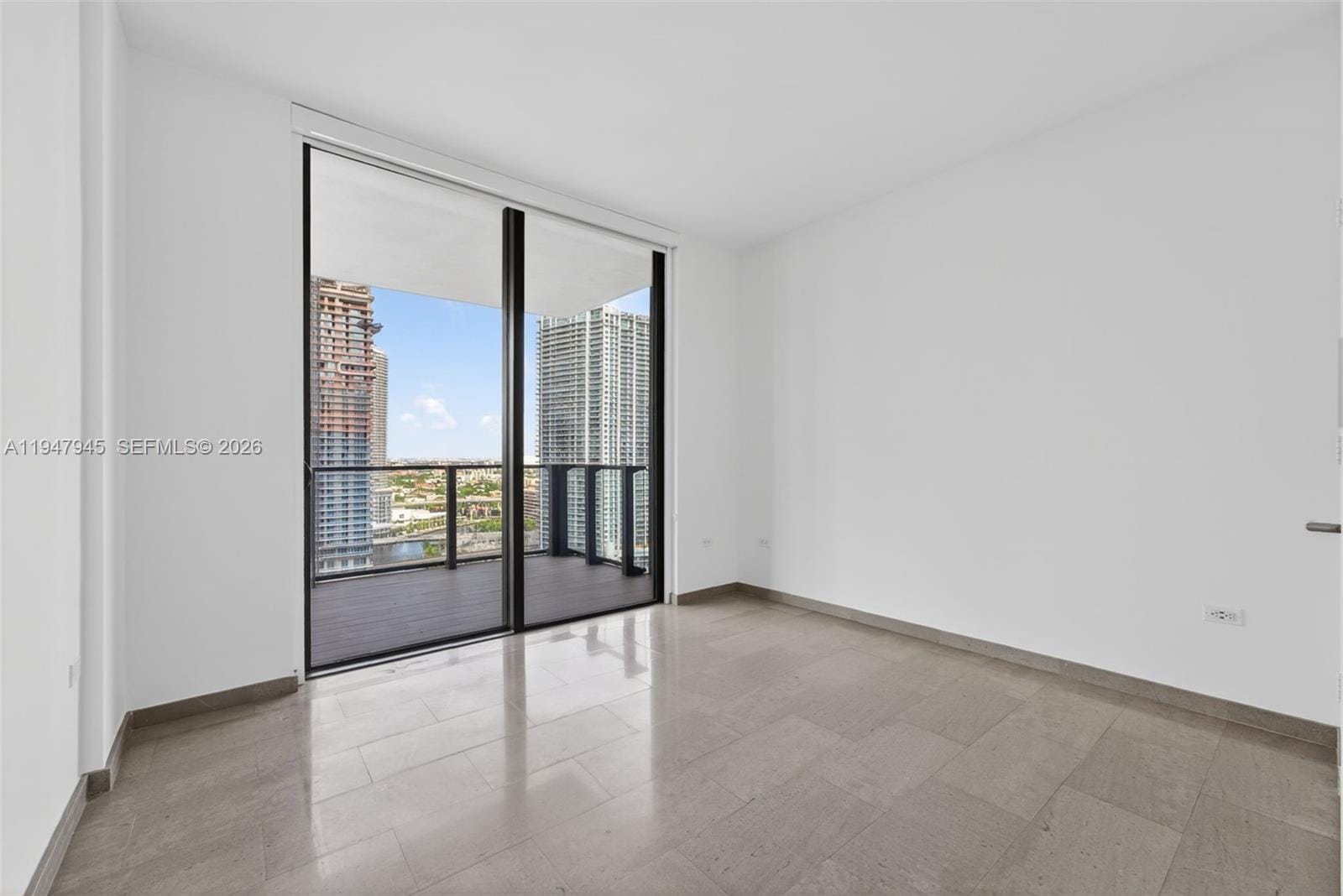 68 SE 6th Street 2110, Miami, FL 33131 photo 13