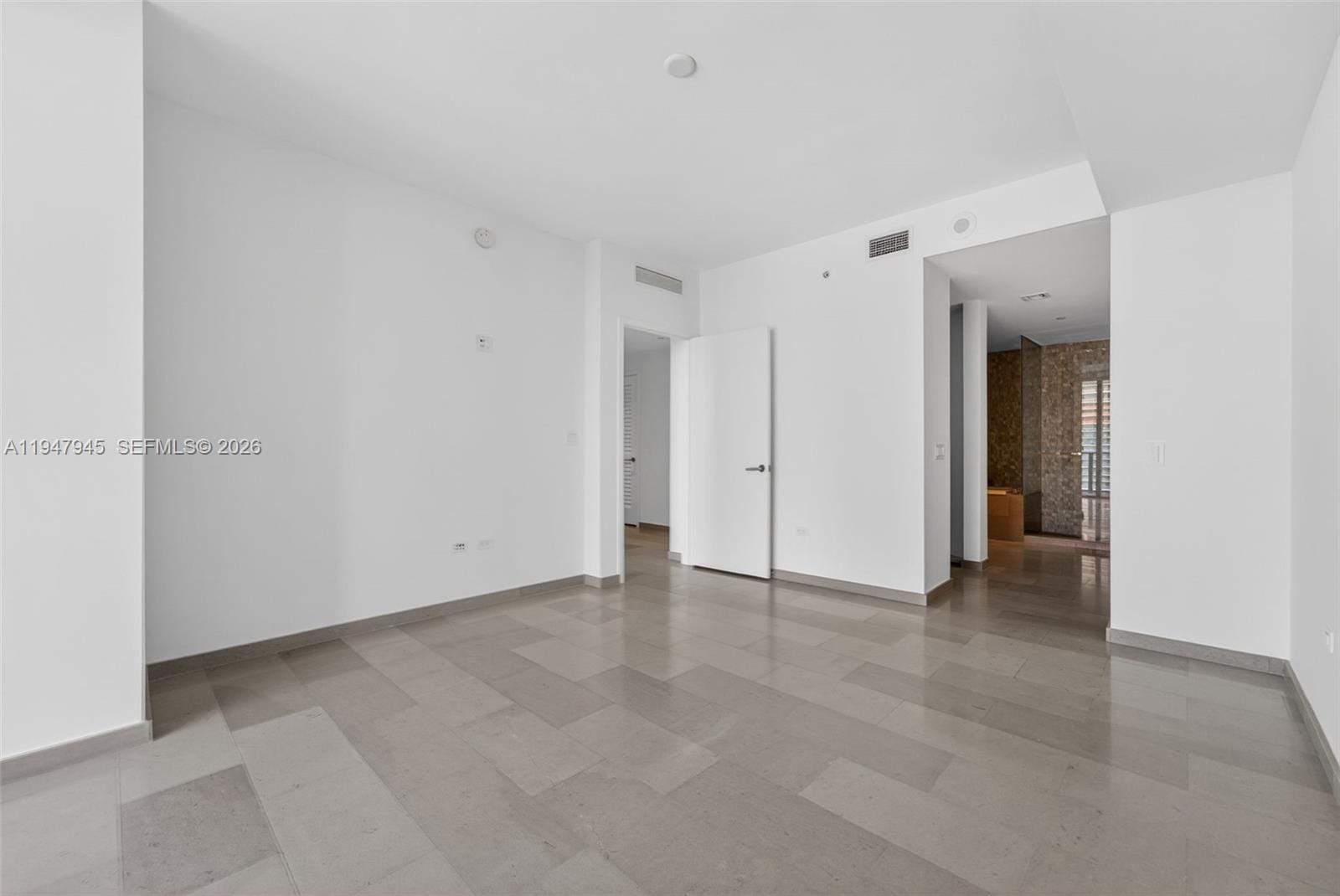 68 SE 6th Street 2110, Miami, FL 33131 photo 18