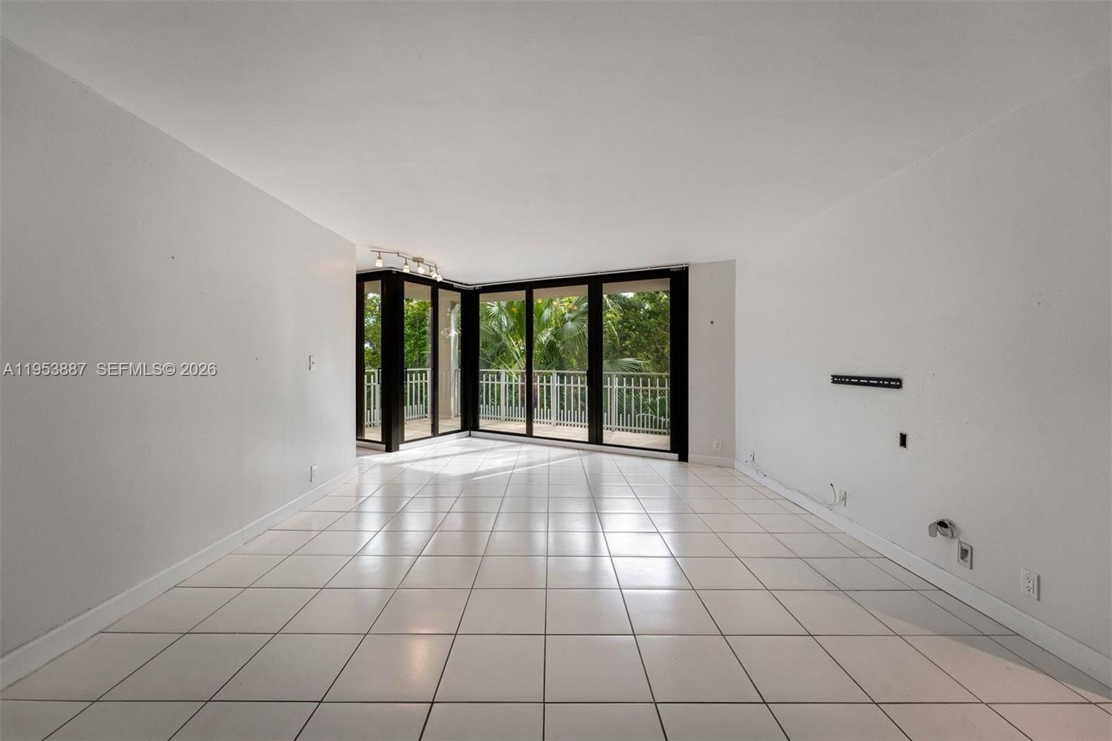 2000 Towerside Terrace 608, Miami, FL 33138 photo 2