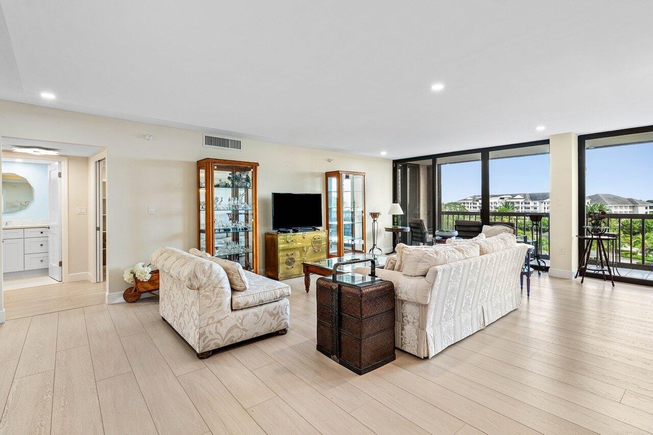 2450 Presidential Way 607 — photo 3