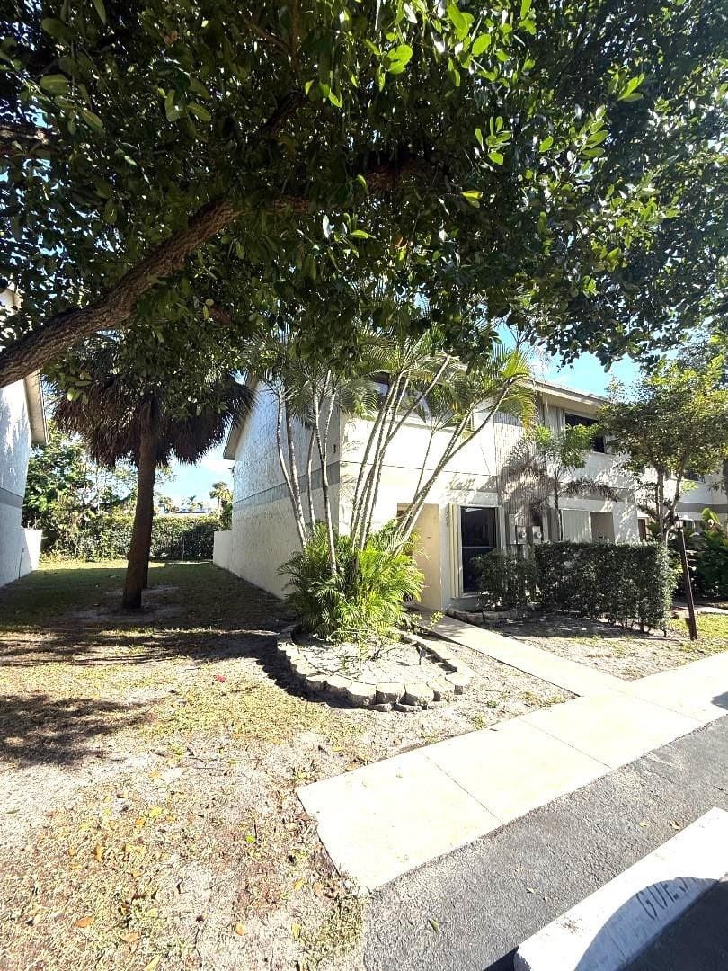 3070 S Oakland Forest Drive 306 — photo 2