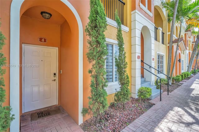 121 NW 2nd Avenue 4, Highland Park Village, Hallandale Beach, FL